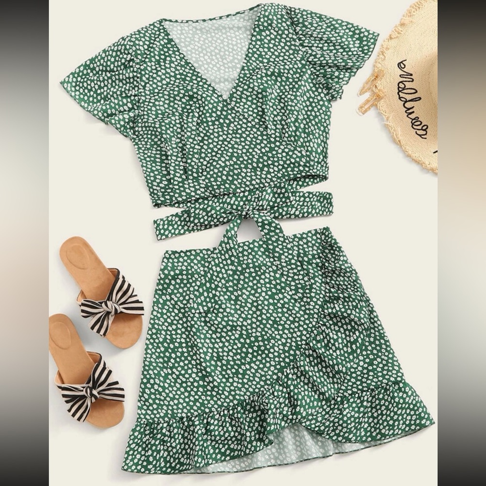 SHEIN Green Polka Dot Two-Piece Set